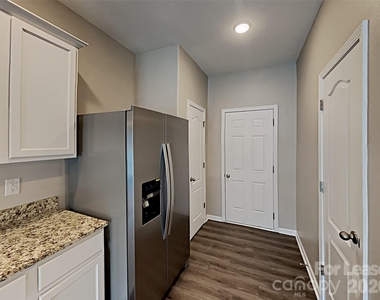 1372 Waylon Avenue - Photo Thumbnail 3