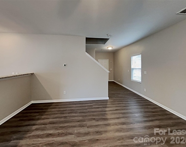 1372 Waylon Avenue - Photo Thumbnail 10