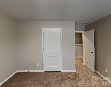 1372 Waylon Avenue - Photo Thumbnail 15