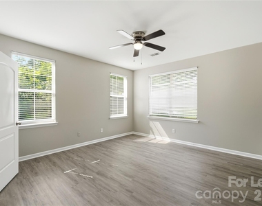 7329 Michaels Landing Drive - Photo Thumbnail 13