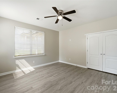 7329 Michaels Landing Drive - Photo Thumbnail 12