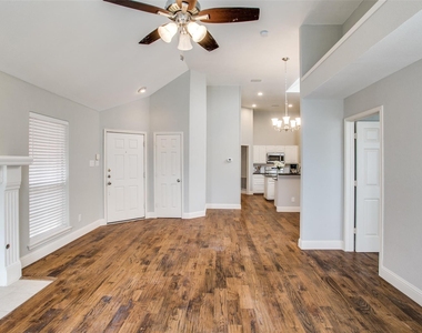 2103 Amherst Drive - Photo Thumbnail 4