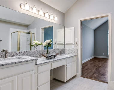 2103 Amherst Drive - Photo Thumbnail 9