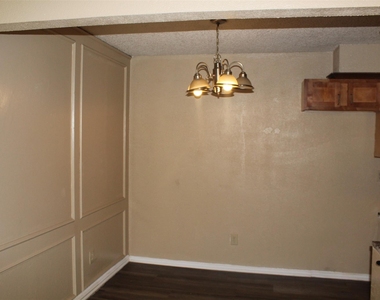 9022 Greenmound Avenue - Photo Thumbnail 2