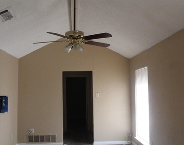 9022 Greenmound Avenue - Photo Thumbnail 4