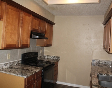 9022 Greenmound Avenue - Photo Thumbnail 3