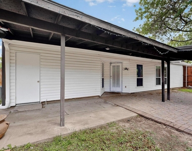936 Sugarberry Drive - Photo Thumbnail 12