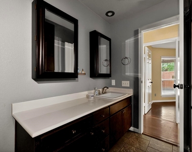 936 Sugarberry Drive - Photo Thumbnail 6