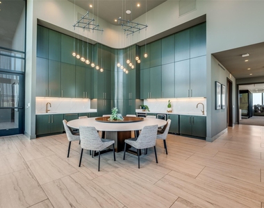 3611 Congress Avenue - Photo Thumbnail 4