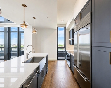 3611 Congress Avenue - Photo Thumbnail 1