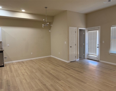226 Heritage Court - Photo Thumbnail 4