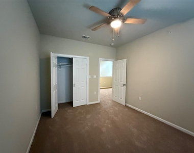 226 Heritage Court - Photo Thumbnail 13