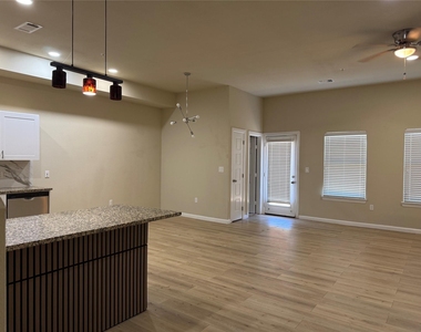 226 Heritage Court - Photo Thumbnail 5