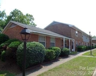505 Warren Street W - Photo Thumbnail 1
