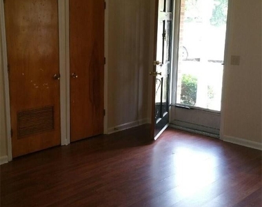 505 Warren Street W - Photo Thumbnail 3