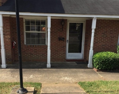 505 Warren Street W - Photo Thumbnail 2