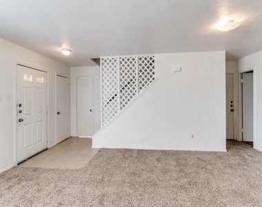 2321 Colonial - Photo Thumbnail 1