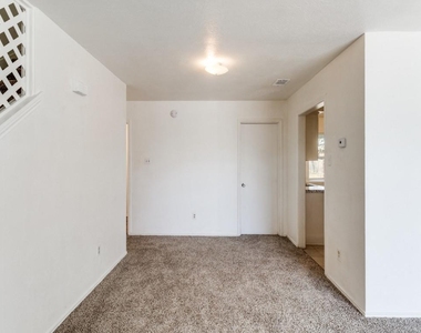 2321 Colonial - Photo Thumbnail 6