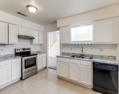 2321 Colonial - Photo Thumbnail 9