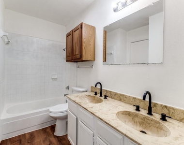 2321 Colonial - Photo Thumbnail 17