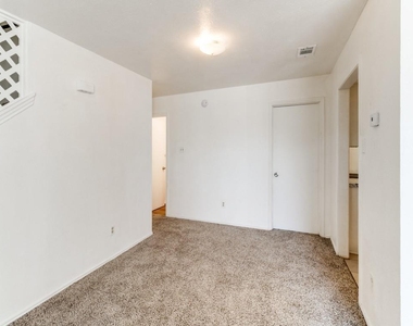2321 Colonial - Photo Thumbnail 5