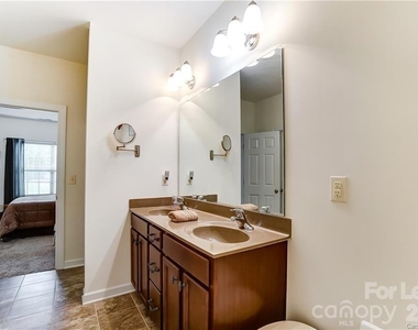 16718 Dolcetto Way - Photo Thumbnail 11