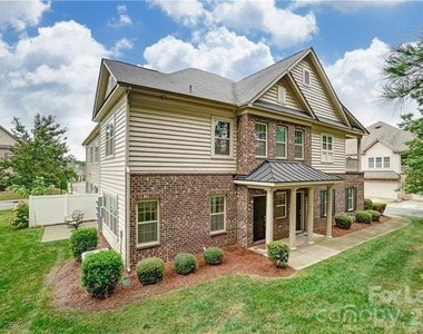 16718 Dolcetto Way - Photo Thumbnail 33