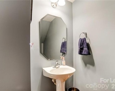 16718 Dolcetto Way - Photo Thumbnail 19