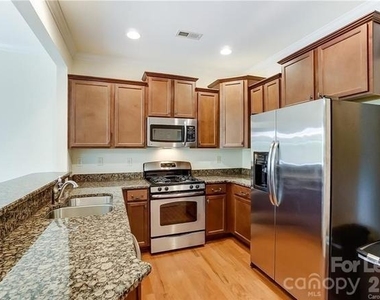 16718 Dolcetto Way - Photo Thumbnail 22