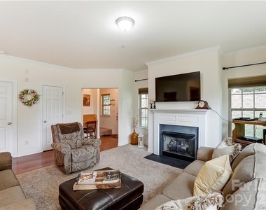 16718 Dolcetto Way - Photo Thumbnail 29