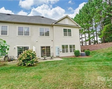 16718 Dolcetto Way - Photo Thumbnail 7