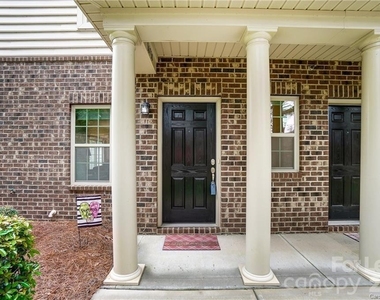 16718 Dolcetto Way - Photo Thumbnail 32