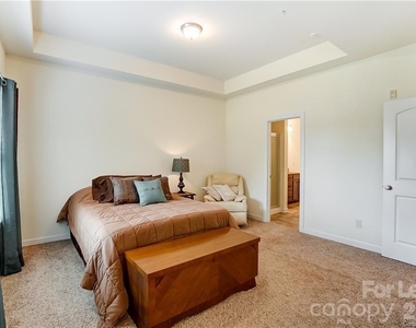 16718 Dolcetto Way - Photo Thumbnail 14