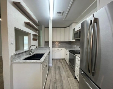 3904 Rawlins Street - Photo Thumbnail 6
