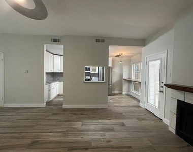 3904 Rawlins Street - Photo Thumbnail 3