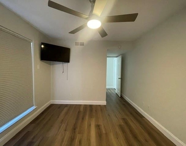 3904 Rawlins Street - Photo Thumbnail 15