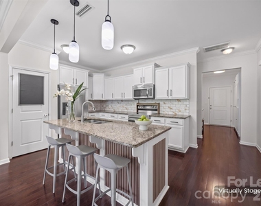 872 Summerlake Drive - Photo Thumbnail 4