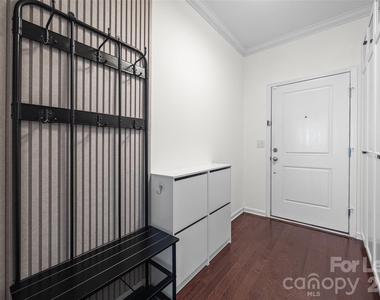 872 Summerlake Drive - Photo Thumbnail 2
