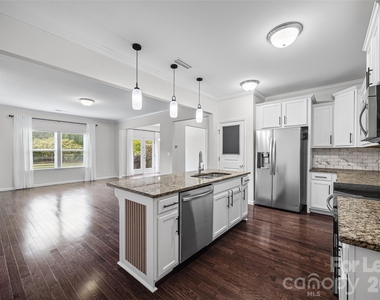 872 Summerlake Drive - Photo Thumbnail 5