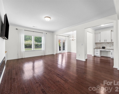 872 Summerlake Drive - Photo Thumbnail 7