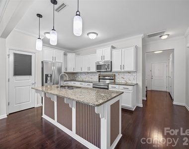 872 Summerlake Drive - Photo Thumbnail 3