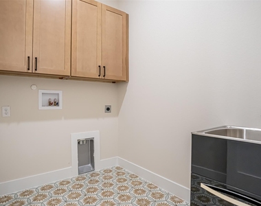 5702 Barkridge Drive - Photo Thumbnail 24