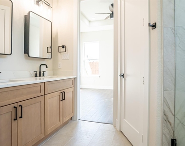 5702 Barkridge Drive - Photo Thumbnail 16