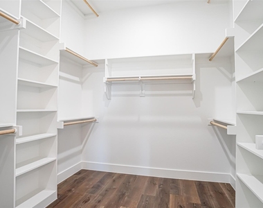 5702 Barkridge Drive - Photo Thumbnail 18