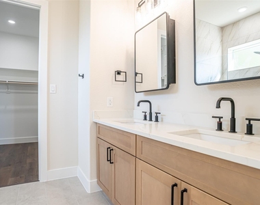 5702 Barkridge Drive - Photo Thumbnail 15