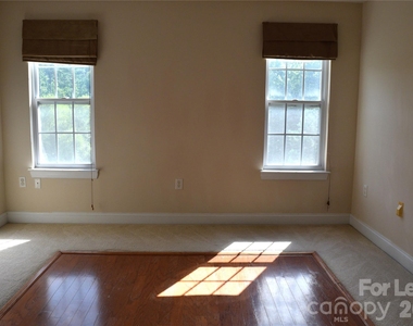 6321 Park Creek Drive - Photo Thumbnail 3