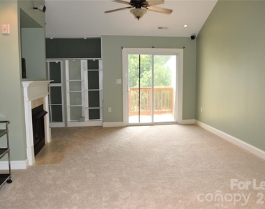 6321 Park Creek Drive - Photo Thumbnail 8