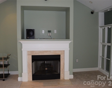 6321 Park Creek Drive - Photo Thumbnail 11