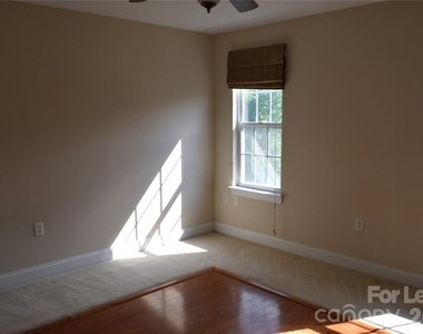 6321 Park Creek Drive - Photo Thumbnail 4