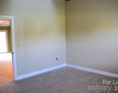 6321 Park Creek Drive - Photo Thumbnail 22